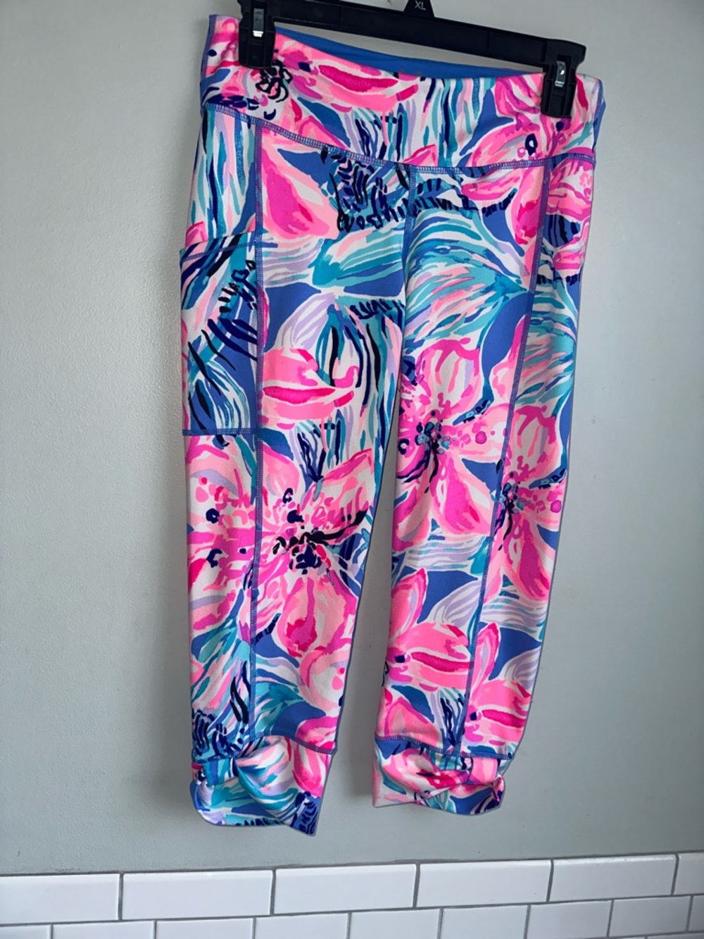 Great shape! Lilly Pulitzer Capri Workout Leggings